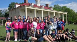 Student group in front of Mount Vernon