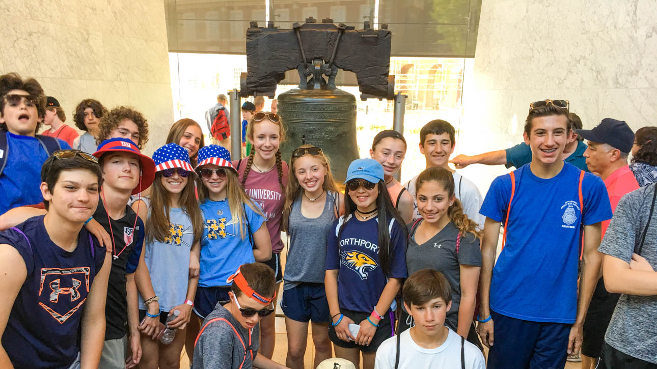 Group of students smiling in front fo the Liberty Bell in Philadelphia