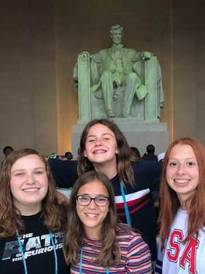 Students at Lincoln Memorial